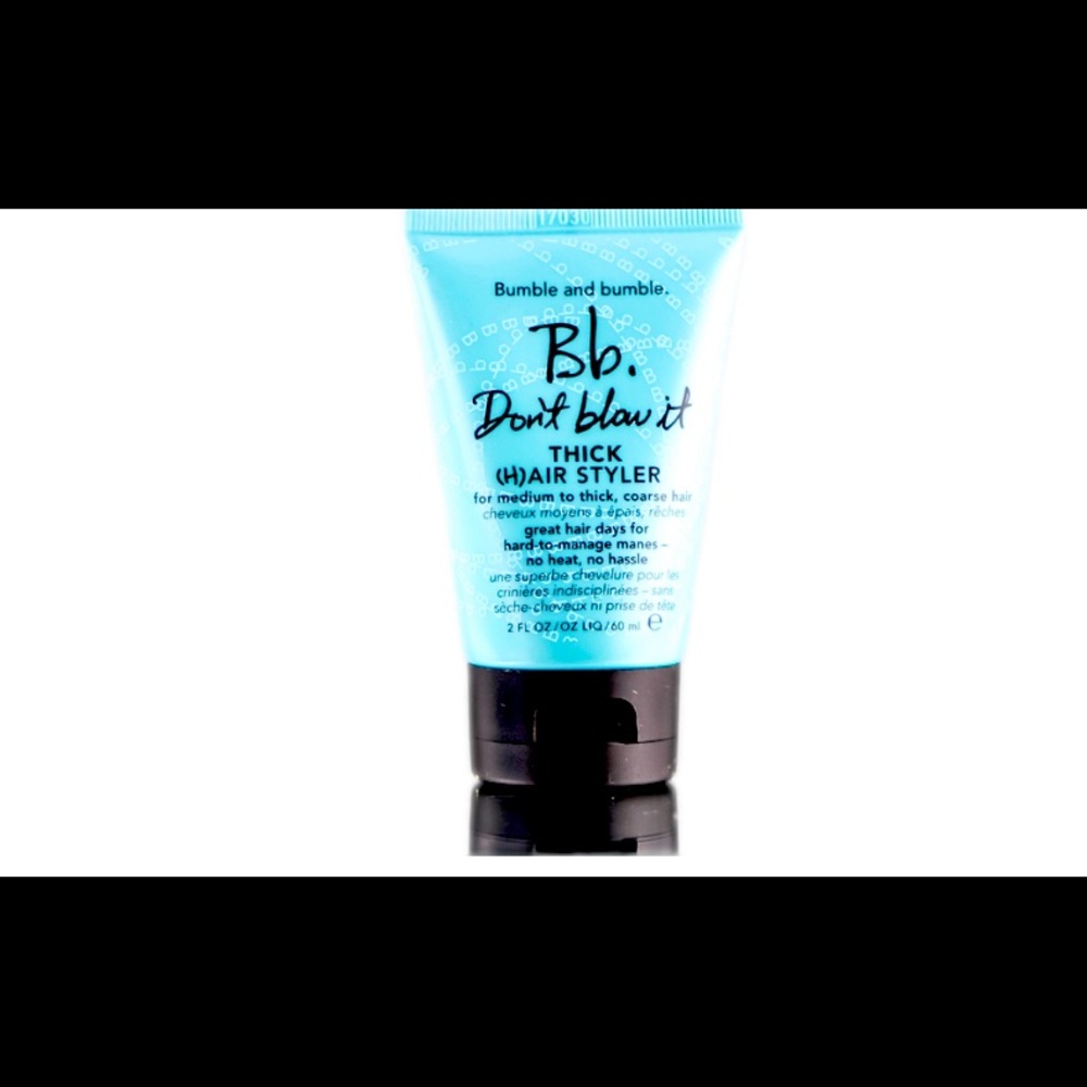 De-frizzes, and adds control-for a refined, air-dried look (that lasts all day).